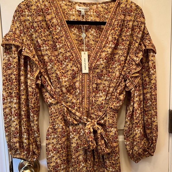 NWT Max Studio Floral Deep V Belted Peasant Blouse - Picture 3 of 11